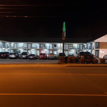 Elk Inn Motel Elkin Bagian luar foto