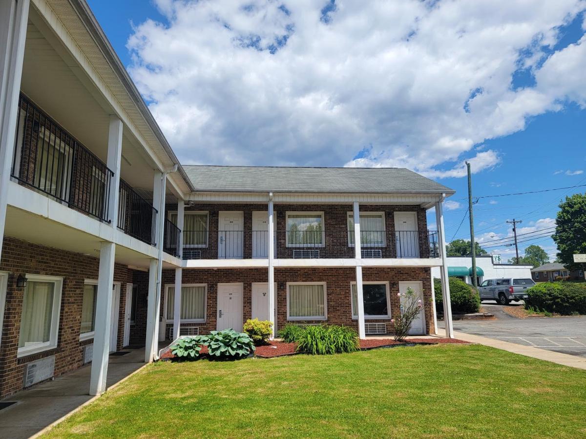 Elk Inn Motel Elkin Bagian luar foto