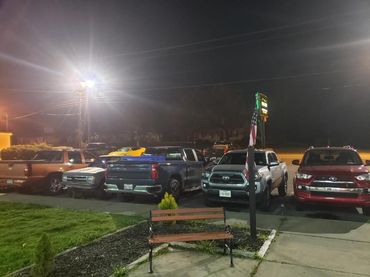 Elk Inn Motel Elkin Bagian luar foto