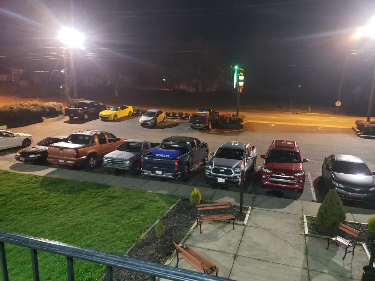 Elk Inn Motel Elkin Bagian luar foto