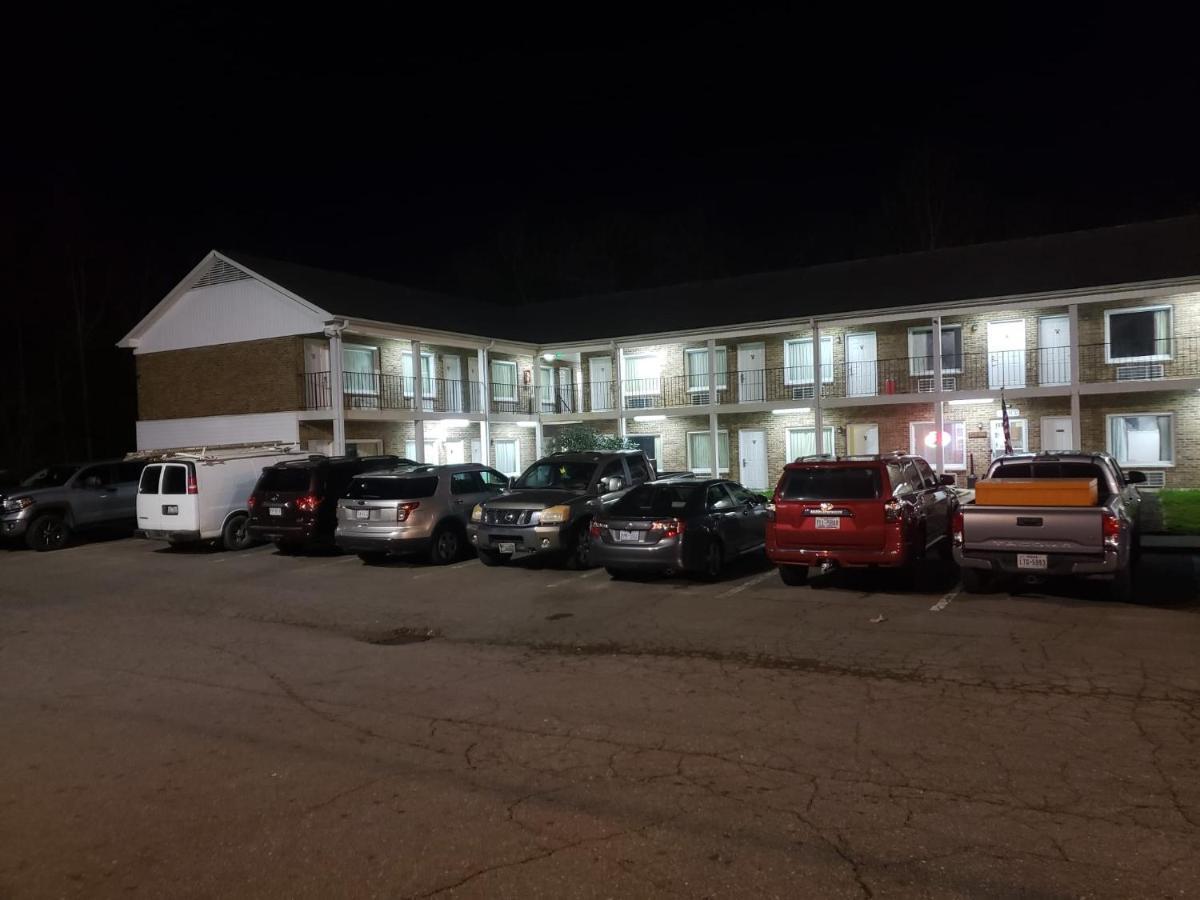 Elk Inn Motel Elkin Bagian luar foto