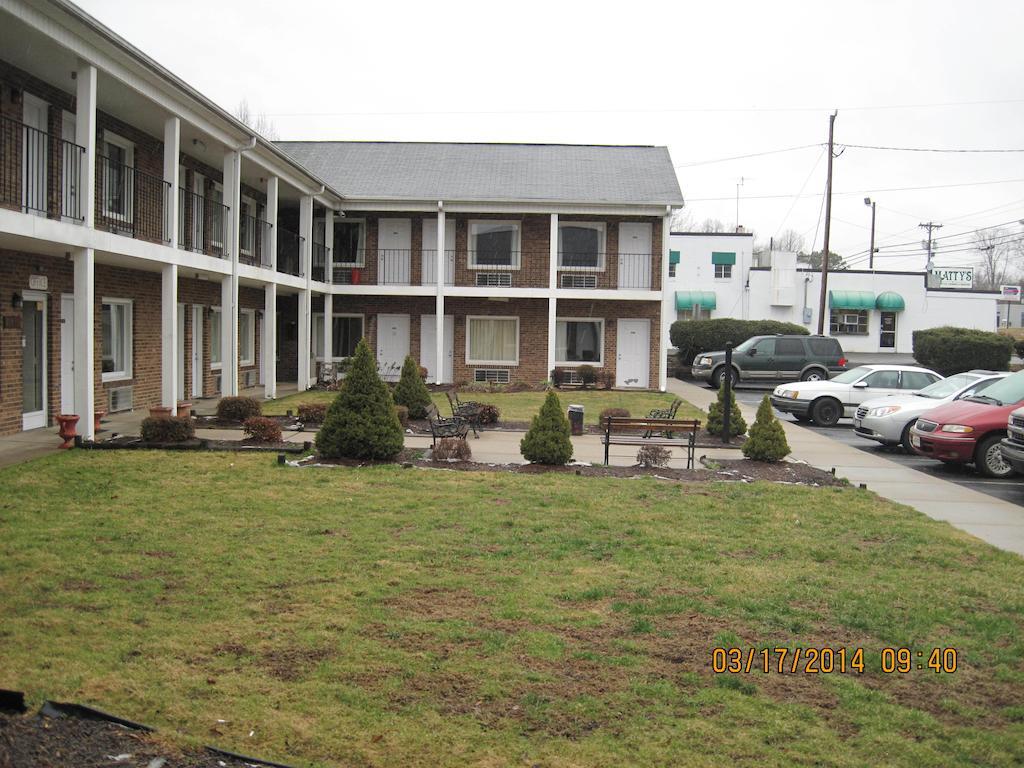 Elk Inn Motel Elkin Bagian luar foto