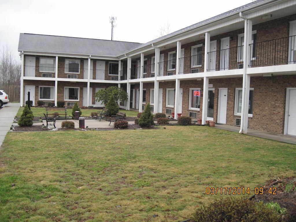 Elk Inn Motel Elkin Bagian luar foto