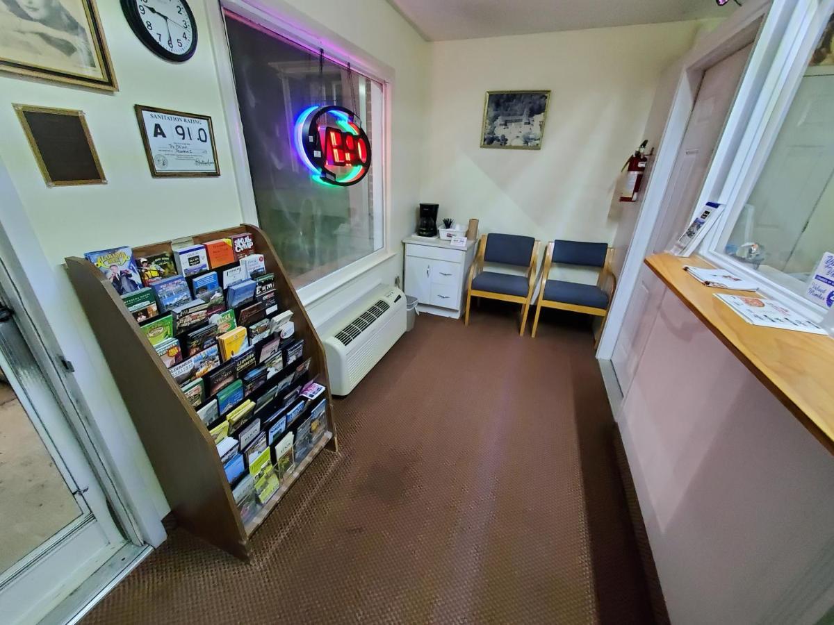 Elk Inn Motel Elkin Bagian luar foto