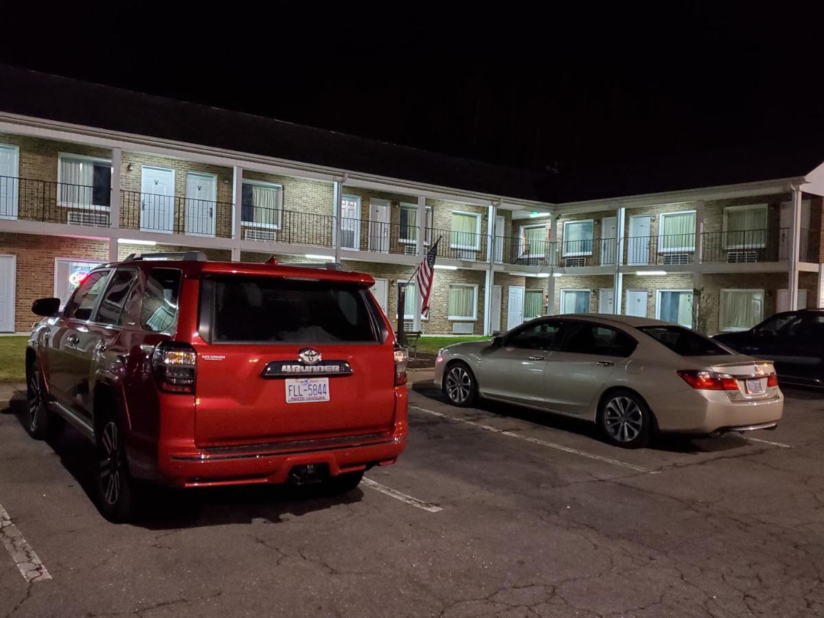 Elk Inn Motel Elkin Bagian luar foto