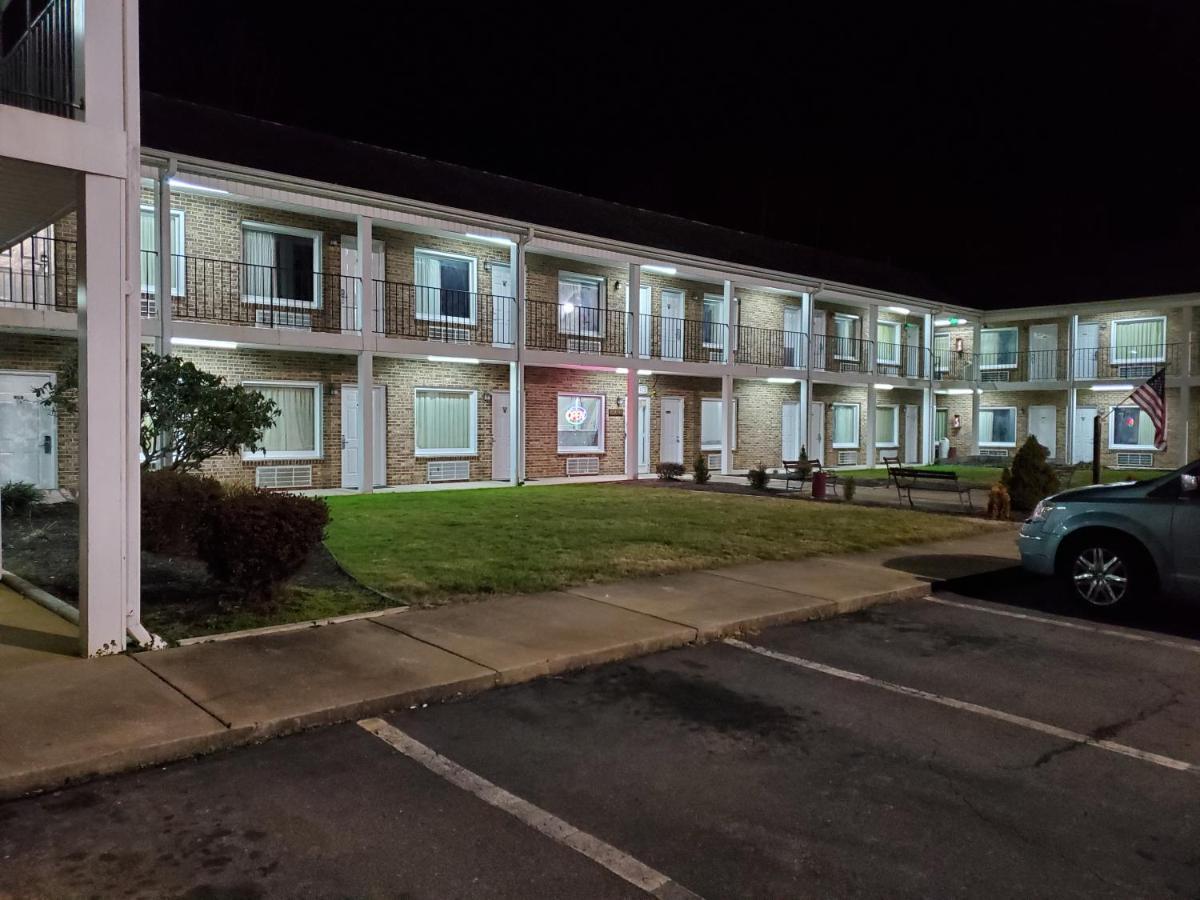 Elk Inn Motel Elkin Bagian luar foto